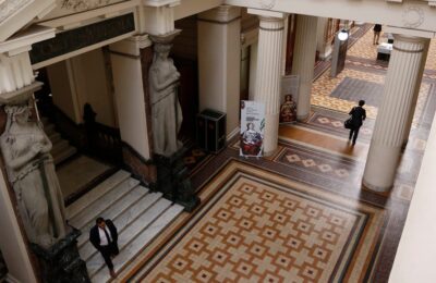 Caso Mañalich: Suprema autoriza solo acceso acotado a mails del Minsal