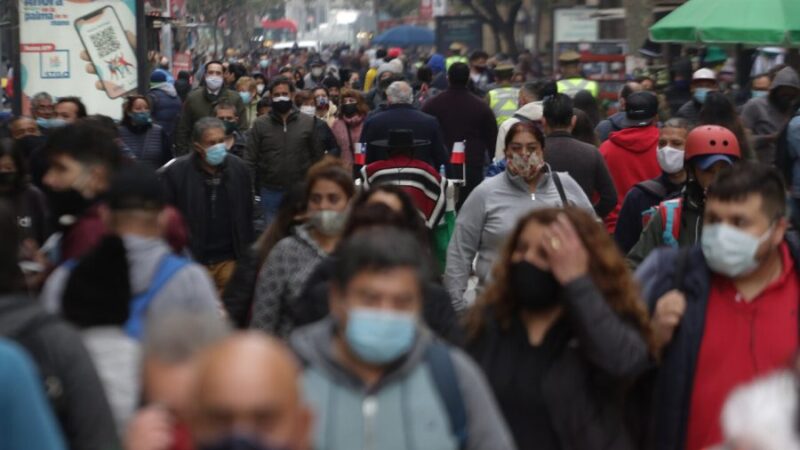 Tasa de desempleo cae a un 12,4% pero sigue sobre el promedio histórico