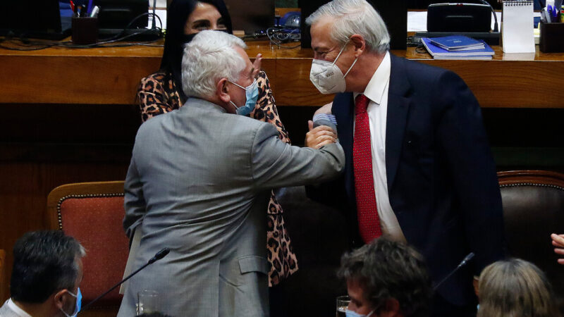 Cámara rechaza acusación constitucional contra exministro Mañalich tras división en la oposición