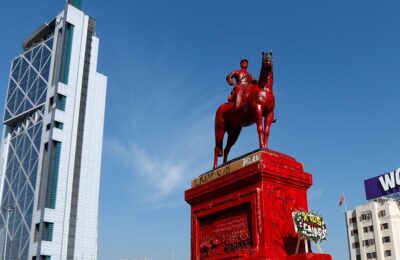 Ejército: analizan reubicar monumento de Baquedano frente a La Moneda o en el edificio institucional