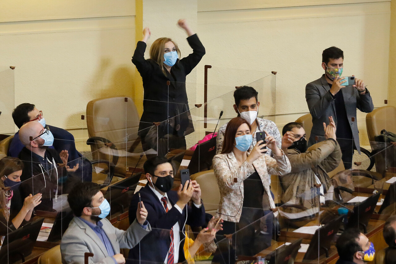 El polarizado lenguaje que marcó el debate del segundo retiro del 10 por ciento