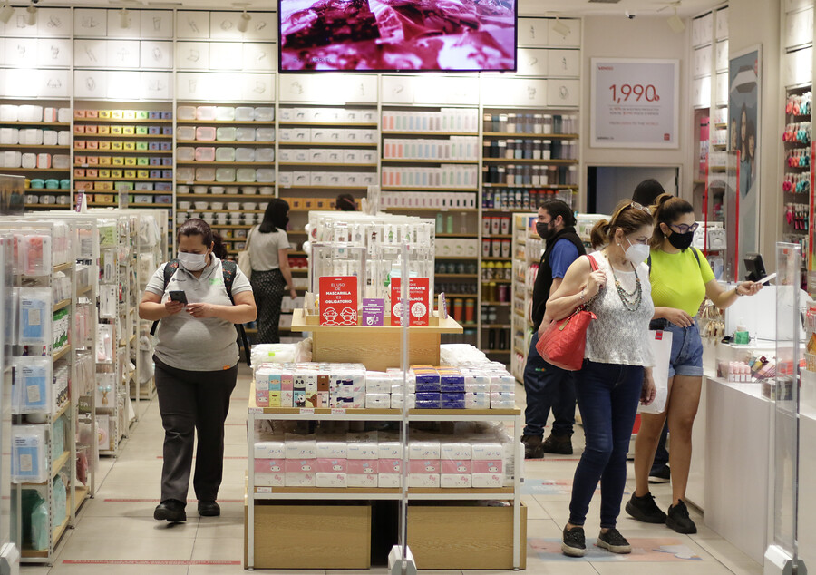 Covid-19: Gobierno analiza acortar toque de queda hasta la 1 de la madrugada  para ampliar horario comercial