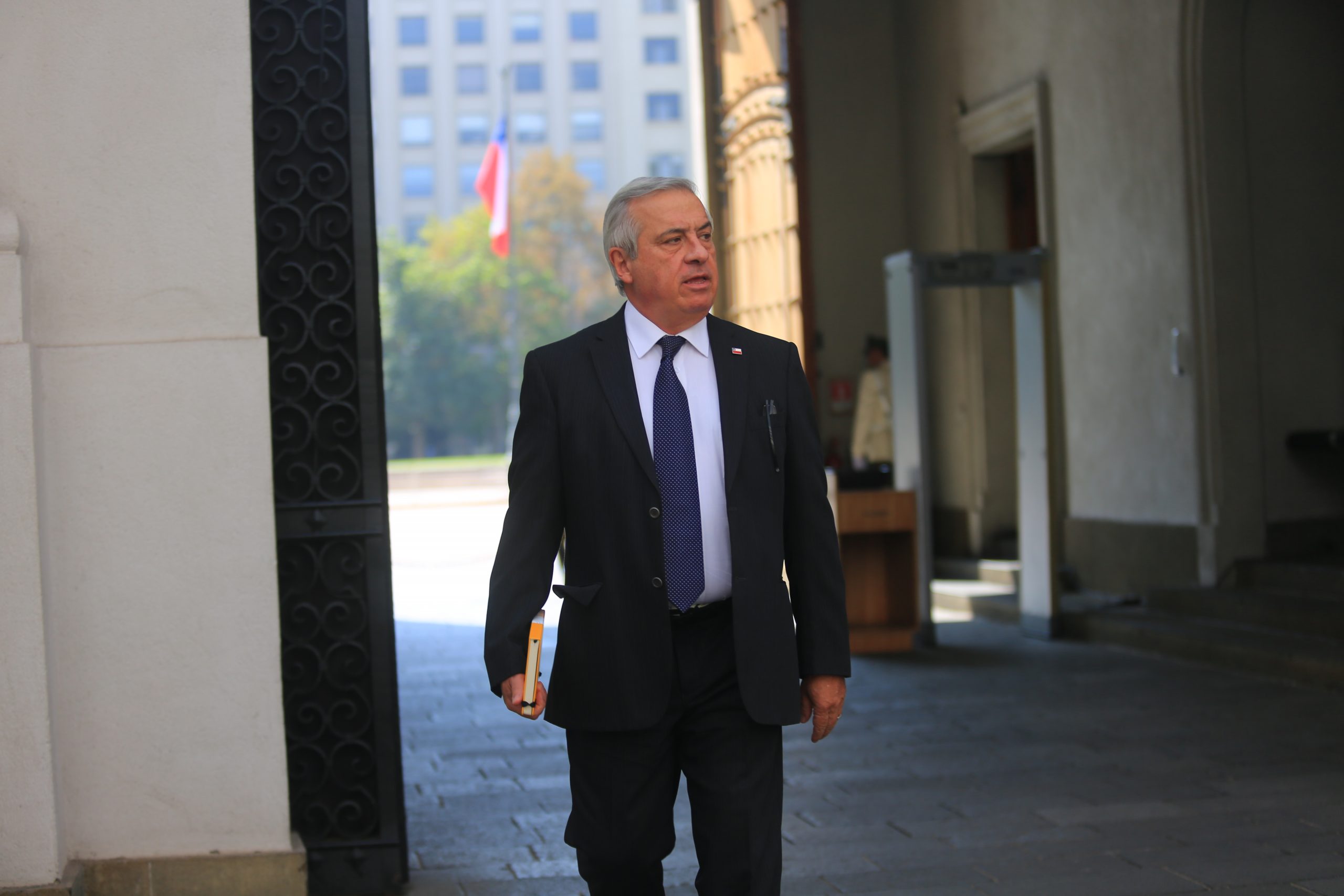 Entrevista a Mañalich: “Hacer selectivo el permiso de vacaciones es beneficiar a la élite”