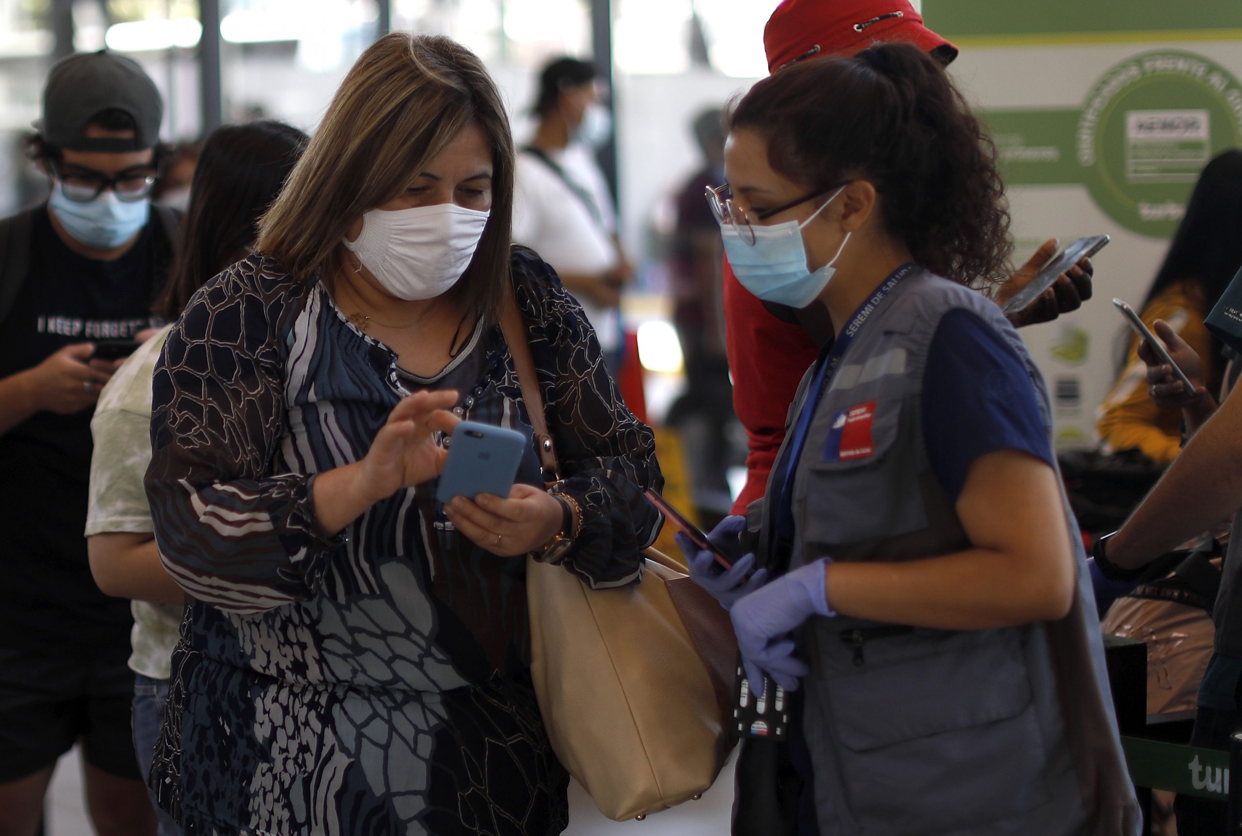 Covid: Gobierno pide informe para evaluar petición de Lavín de restringir permiso de vacaciones