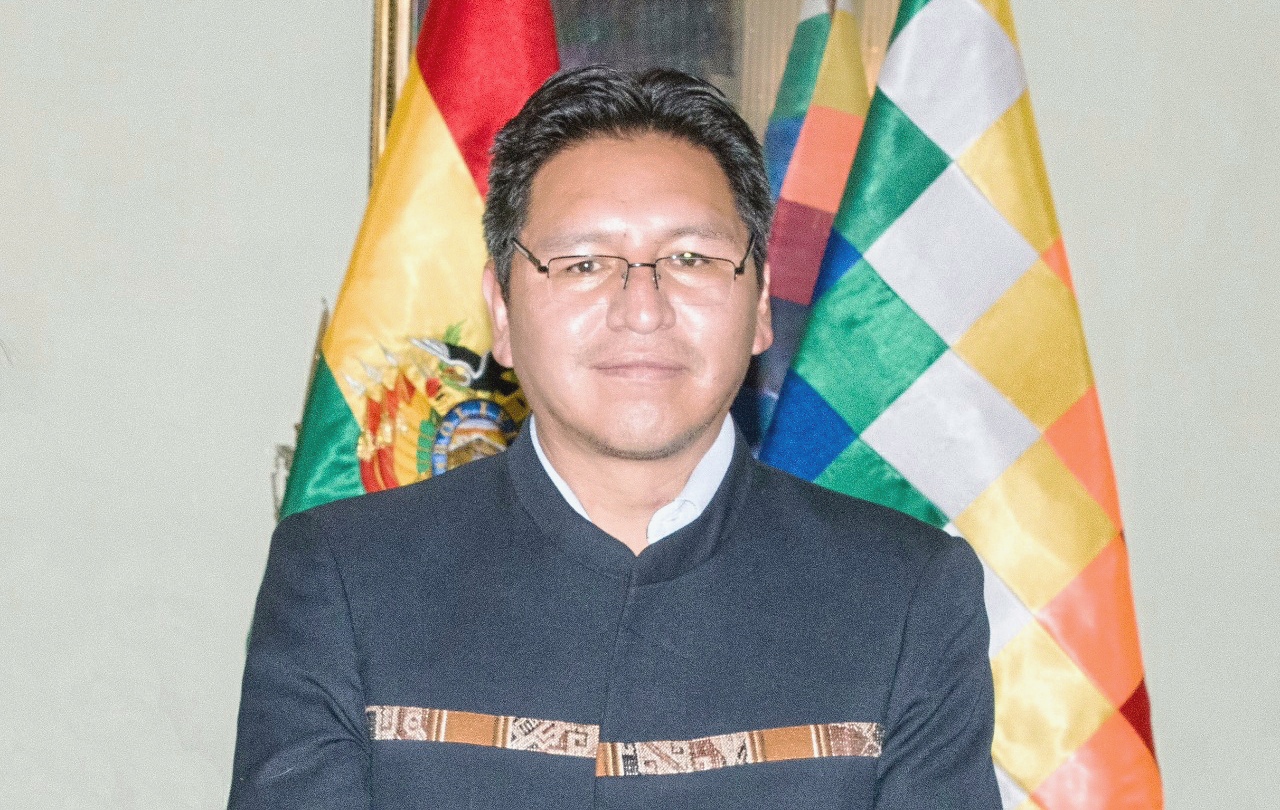 Vicecanciller boliviano y crisis en la frontera con Chile: “Sacando militares y policías no vamos a resolver el tema de la migración”