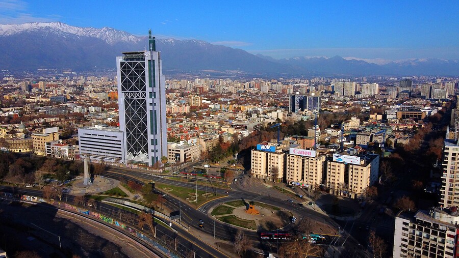 Covid-19: El fantasma de la tercera ola asoma en Chile tras el fin de las vacaciones