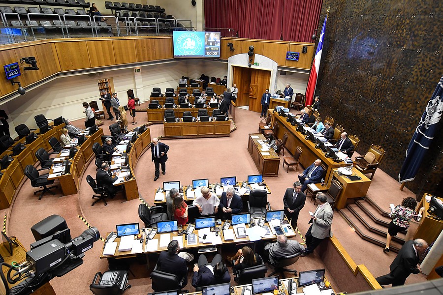 Opinión: Alguien tiene que poner la pelota en el piso en el gran desorden de la política chilena