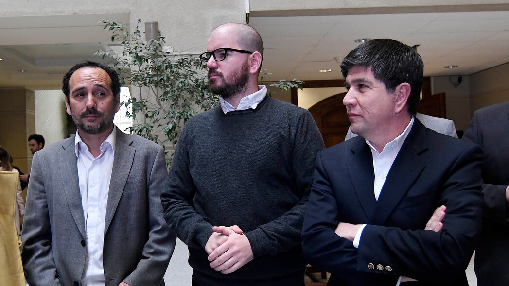 Izquierda lanza ofensiva legislativa para presionar por nuevos impuestos a mineras ante alza del cobre
