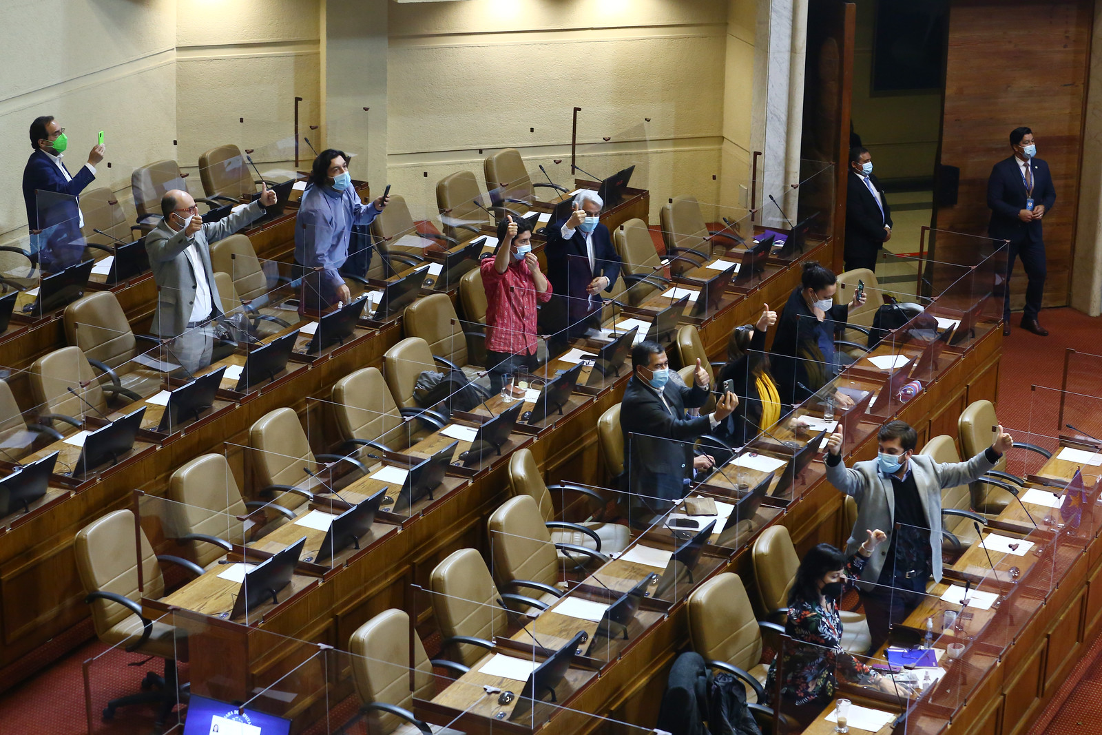 Crisis en La Moneda: Tercer retiro se aprueba con más de la mitad de los diputados oficialistas y supera quórum de dos tercios