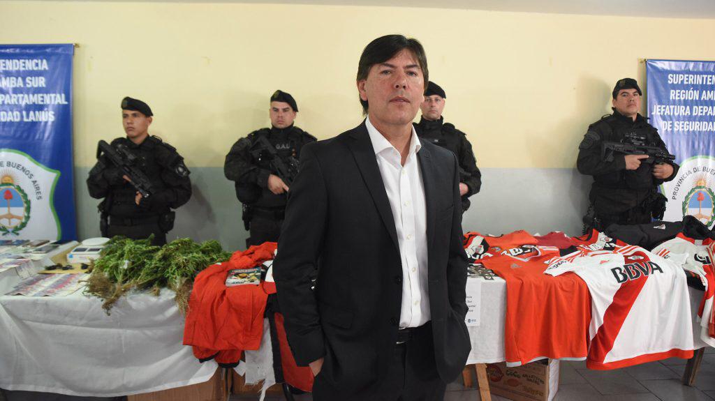Ex jefe bonaerense de la lucha contra barras bravas: “El grupo que gana un territorio, termina armando un sistema de distribución de drogas”