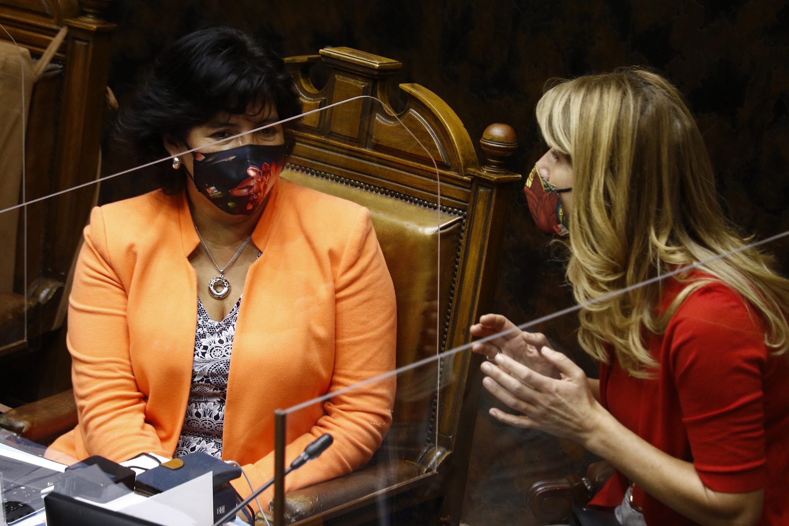 Giro en la DC: Provoste comunica estar disponible para ser candidata presidencial, mientras partido opta por mantener a Rincón en votación muy dividida