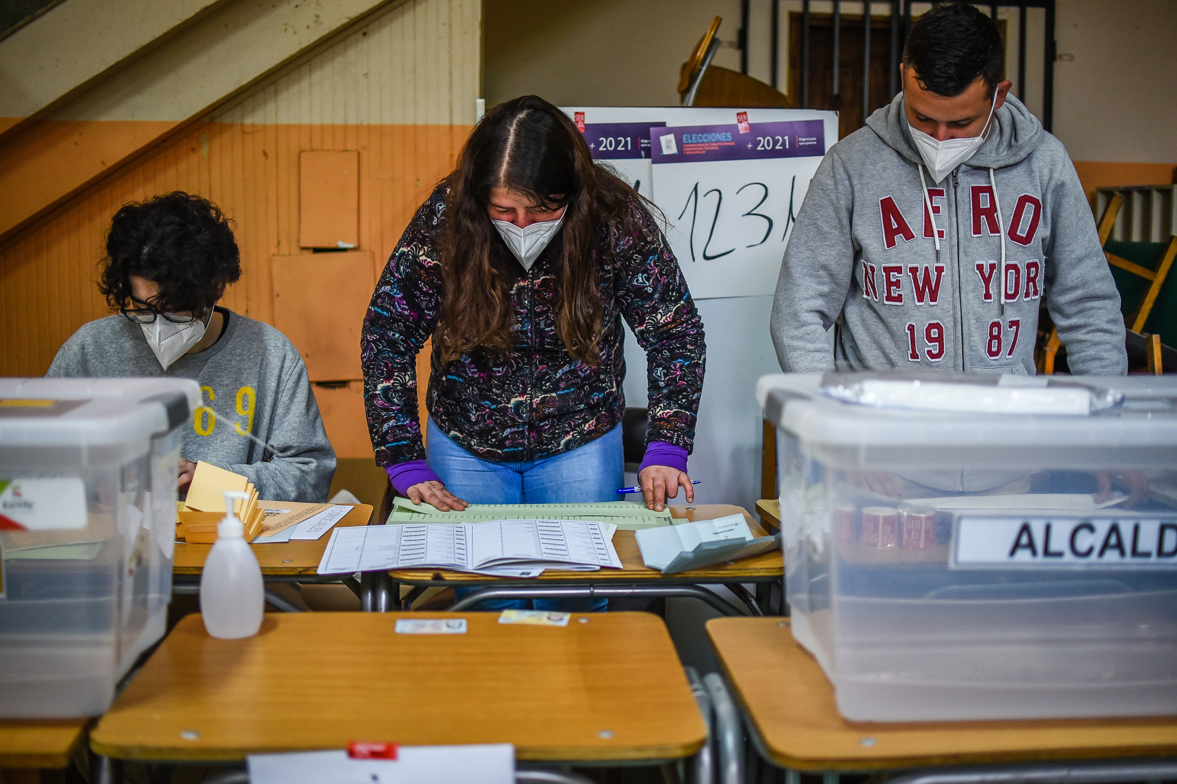 Los 3 factores que incidieron en la baja participación de las elecciones de mayo, según el Servel