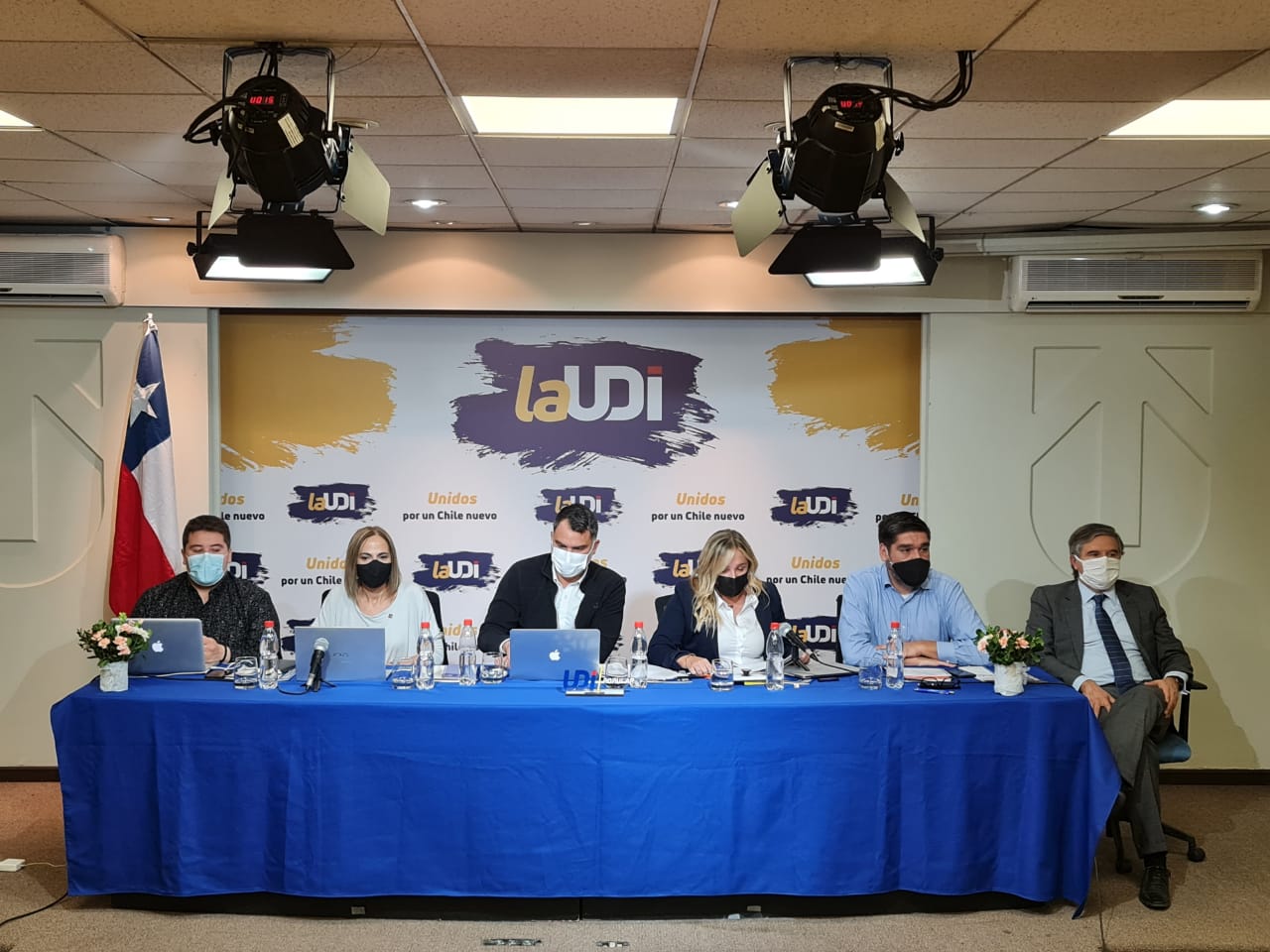 UDI proclama a Lavín como candidato presidencial en medio de autocríticas por elecciones (y fuertes dardos contra La Moneda)