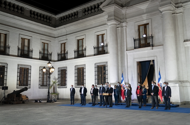 Cómo y por qué la derecha quedó en punto muerto,  la dramática noche en La Moneda y el esperado cambio de gabinete
