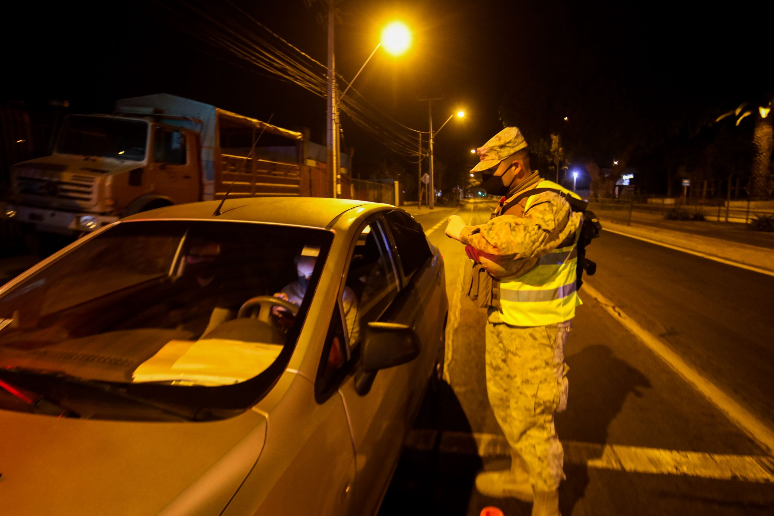 Chile cumple 15 meses con toque de queda, el cuarto más largo del continente, en medio de solicitudes oficialistas de flexibilizarlo