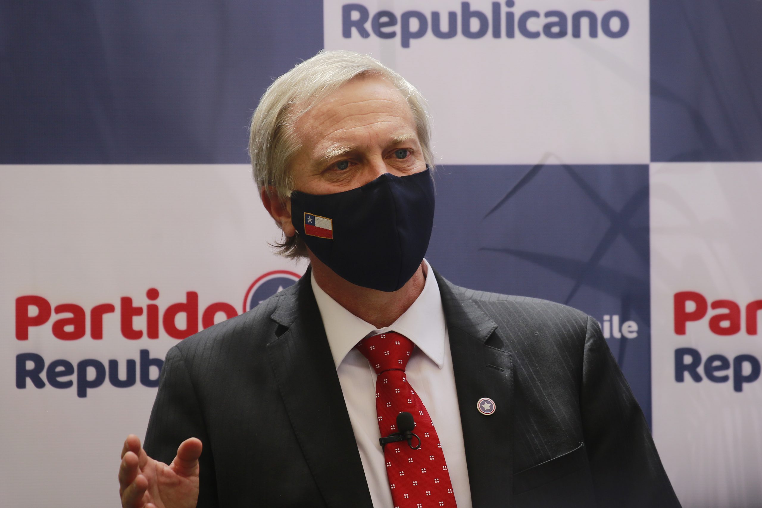El fantasma que ronda en la UDI: ¿Qué hacer con J.A. Kast en un escenario electoral de alto riesgo?