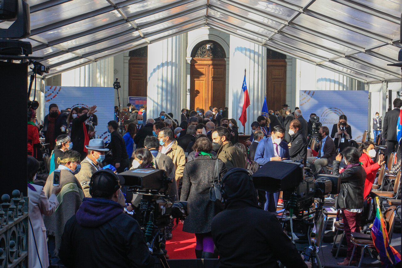 Las gestiones de la izquierda con Ossa para destrabar la sesión inaugural: Gobierno rechaza hasta ahora sacar las FF.EE. del ex Congreso