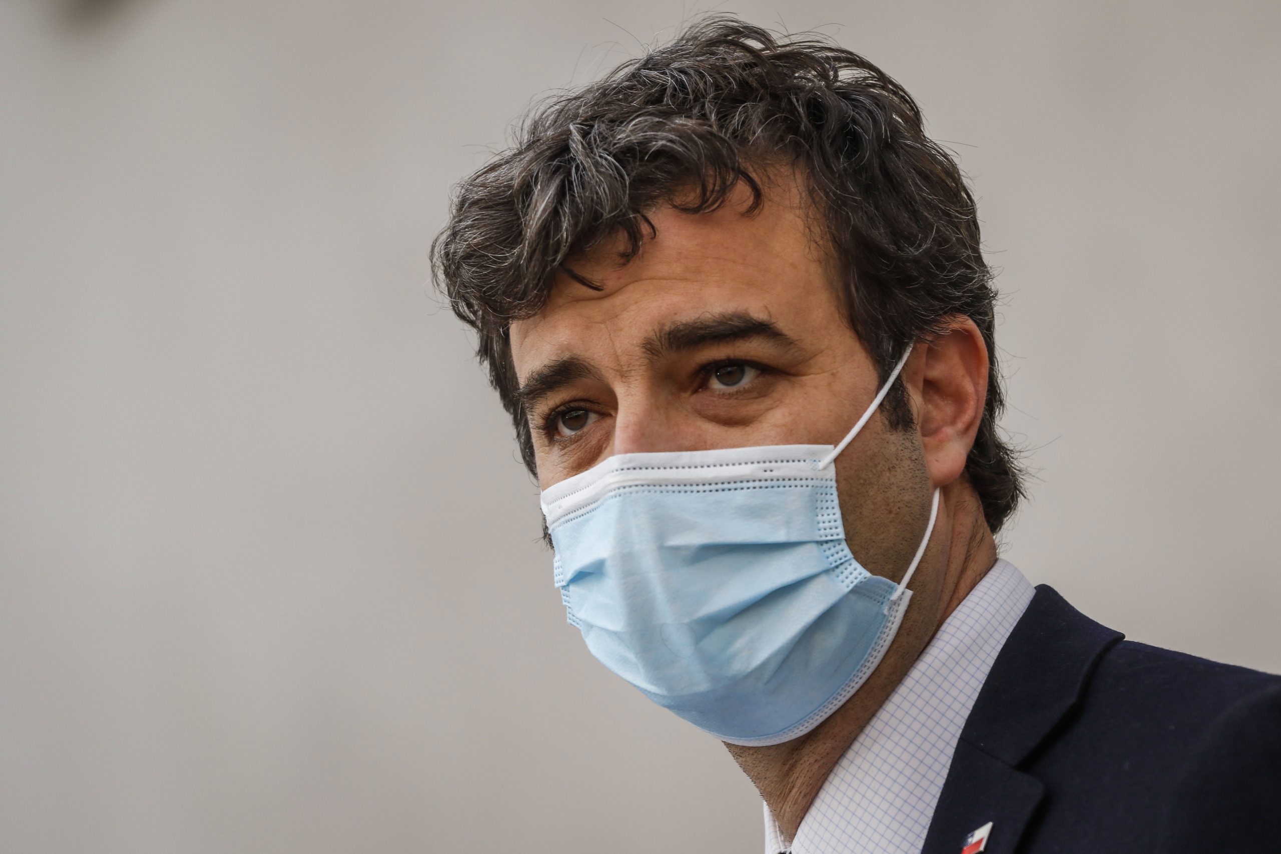Falta de apoyo en la oposición desinfla acusación contra ministro Ossa