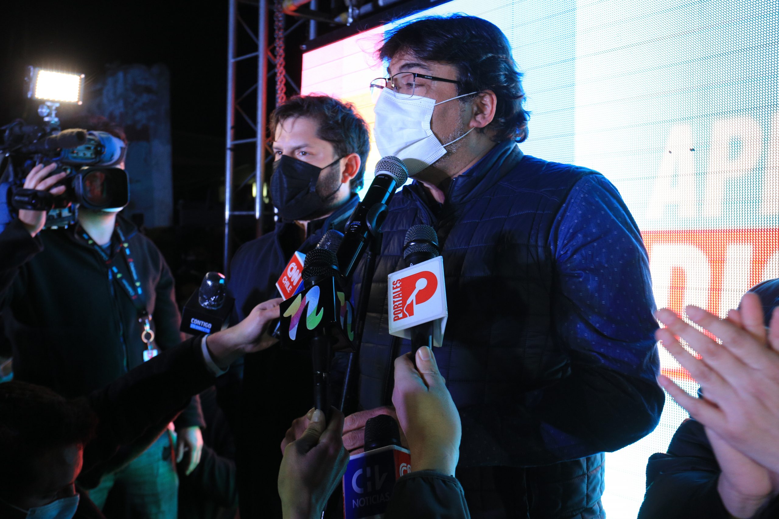 Crisis FA-PC: Cómo se profundizaron las diferencias y la encrucijada pendiente de Boric para su campaña a 1ra vuelta