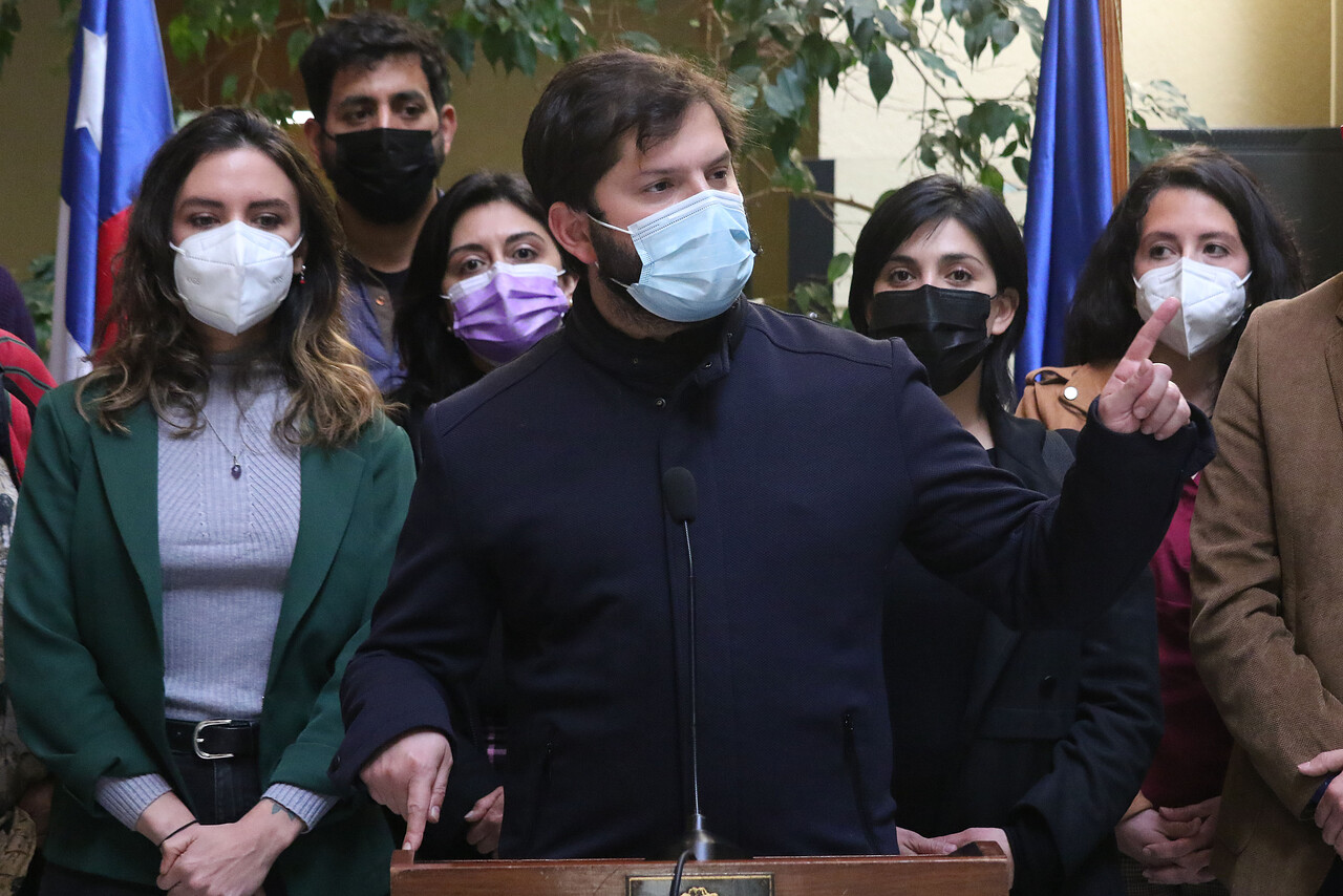Crisis FA-PC: Los límites que trazó Boric a los acuerdos con el Partido Comunista para su campaña de 1ra vuelta