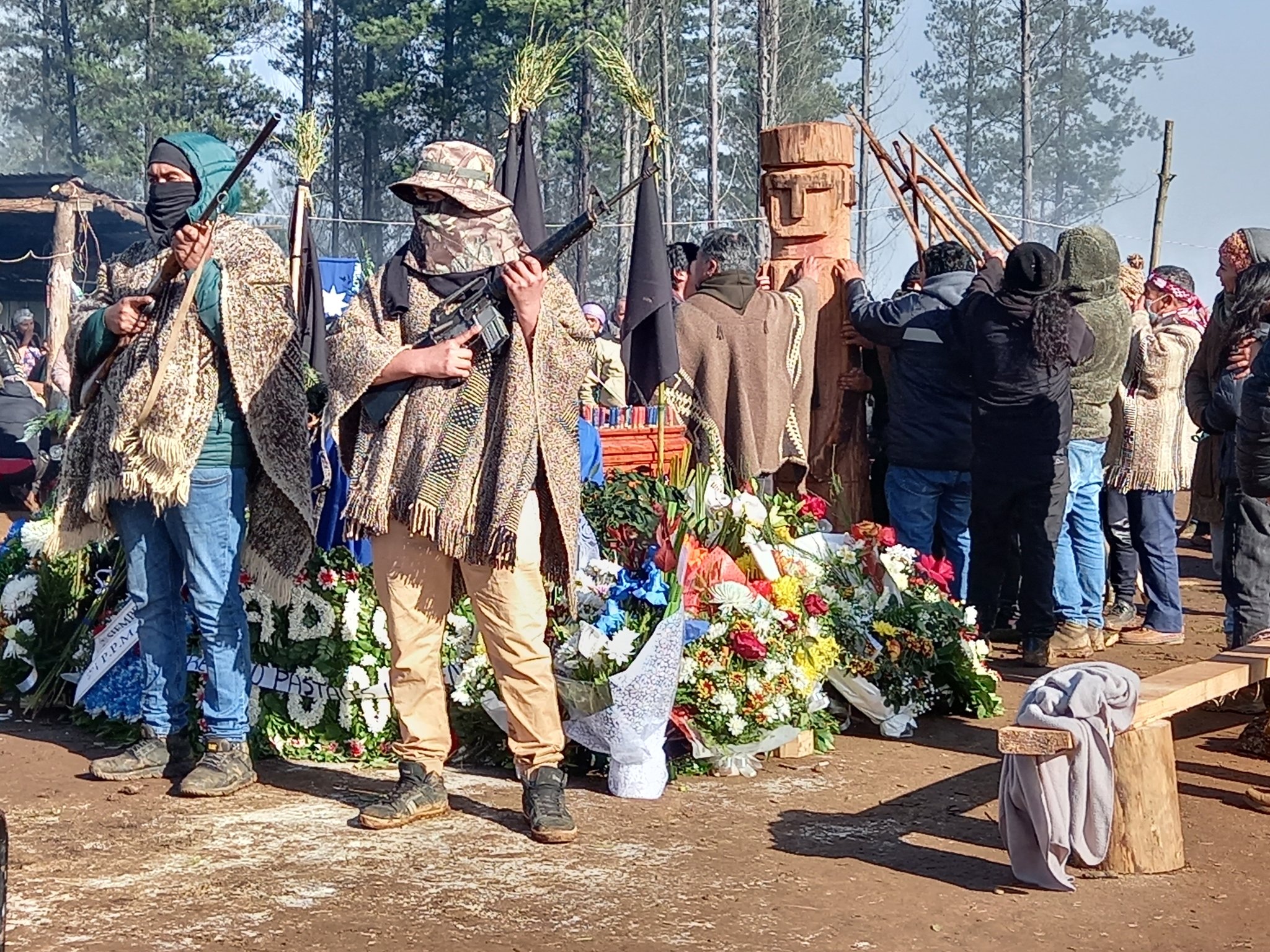 Las 11 horas del funeral con encapuchados armados para despedir al integrante de la CAM sin intervención policial