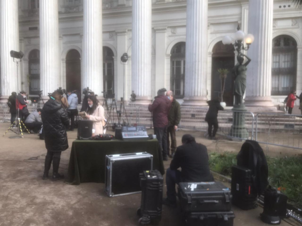 Crisis en La Moneda: Piñera envía equipos de Presidencia al ex Congreso y Ossa hace control de daños con convencionales