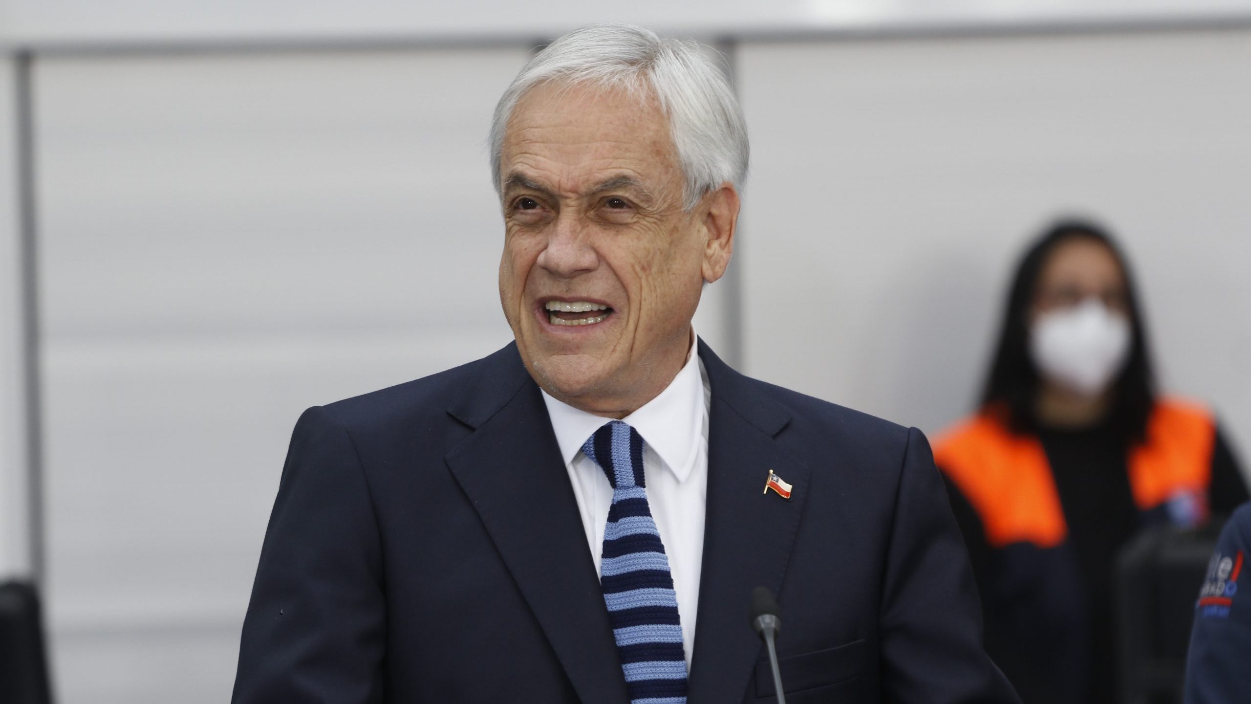 Por qué Piñera sigue postergando decisión sobre extender el IFE pese a insistencia de Sichel y Chile Vamos