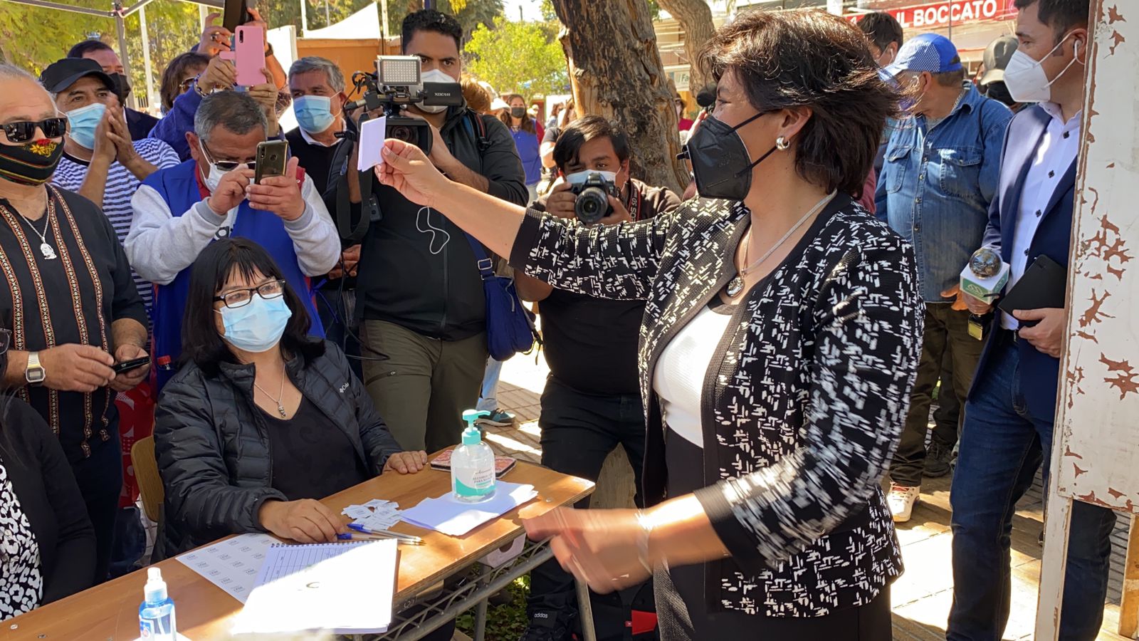Provoste reajusta su plan: Escoge a Sichel como rival para disputarle el centro político y acota los contrastes con Boric