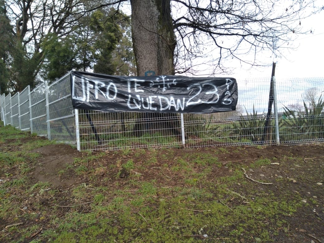 Escala violencia tras ultimátum a la U. de la Frontera para dejar predio: Balean a Carabinero en jornada de protesta