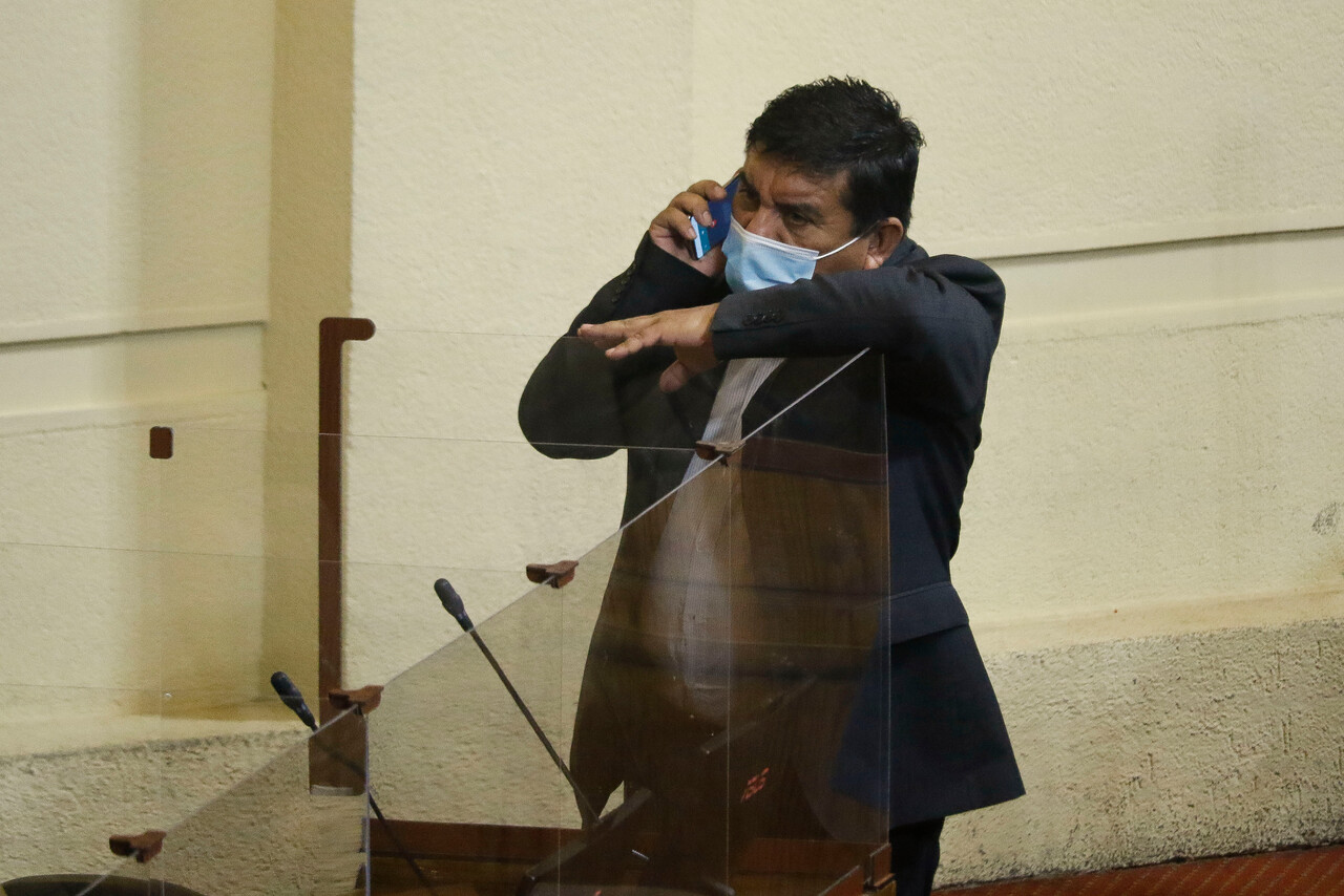 Pedro Velásquez, el cuestionado ex alcalde, vuelve a enredar a Sichel: ahora anuncia voto a favor del Cuarto Retiro