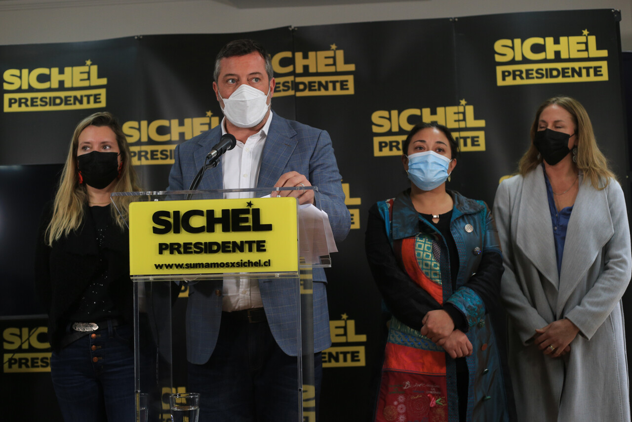 Sichel exige a RN suspender militancia de Torrealba y lanza plan contra malas prácticas de los partidos