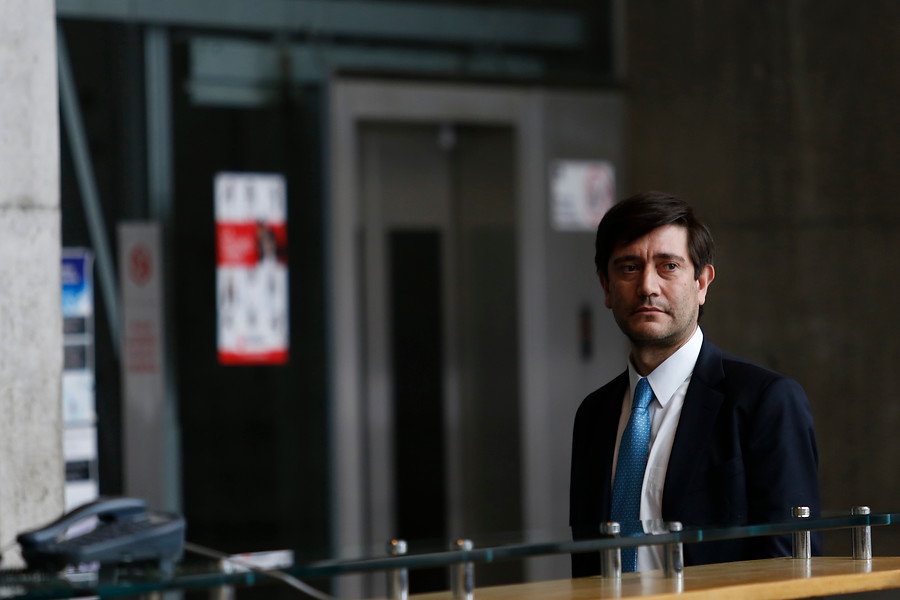 Julián López: el abogado elegido por la alcaldesa de Vitacura en el escándalo que remece al municipio