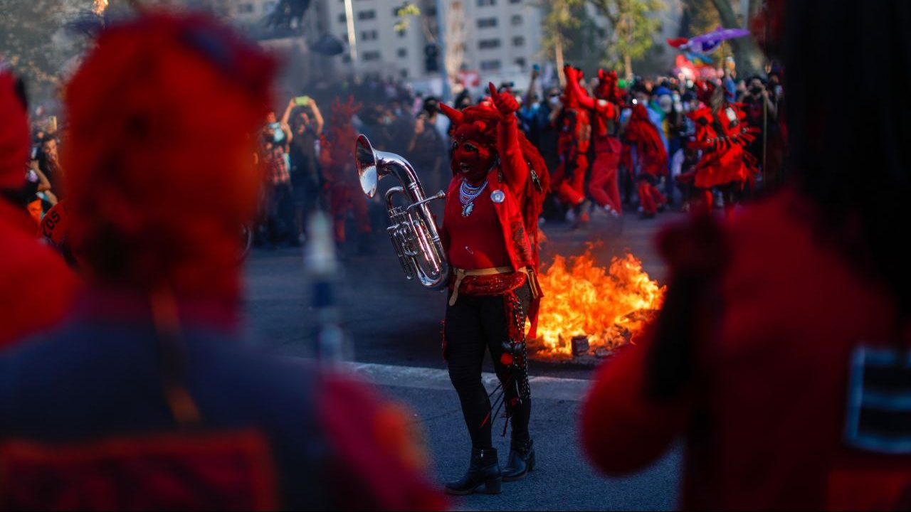 Fuertes disturbios y escenas de violencia en manifestaciones por segundo año del 18/10