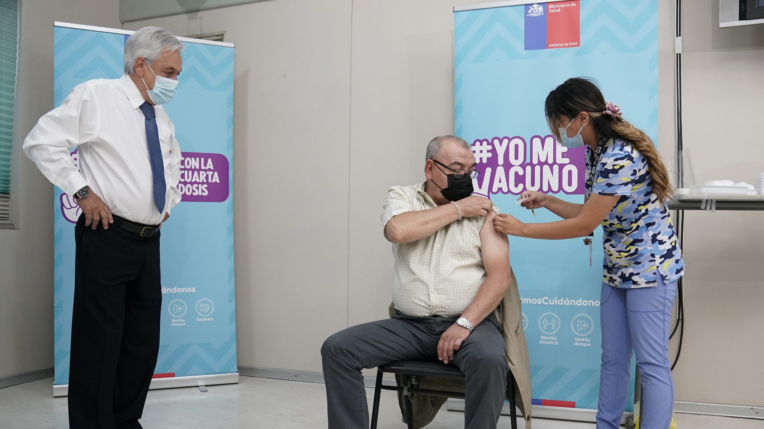 ¿Volverán las cuarentenas? El debate que se instala en el mundo frente al alza de Ómicron (y los escenarios para Chile)