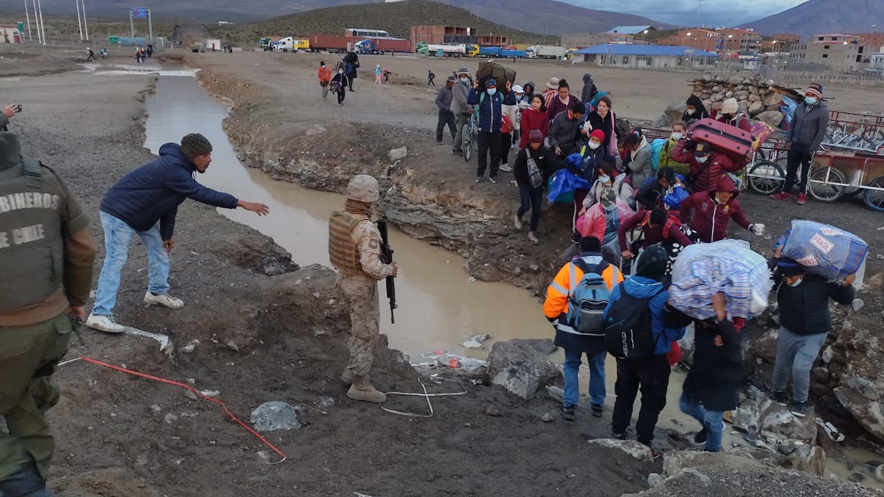 Jefe de la Defensa evalúa decretar toque de queda nocturno en Colchane por crisis migratoria: “Creo que es una buena medida”