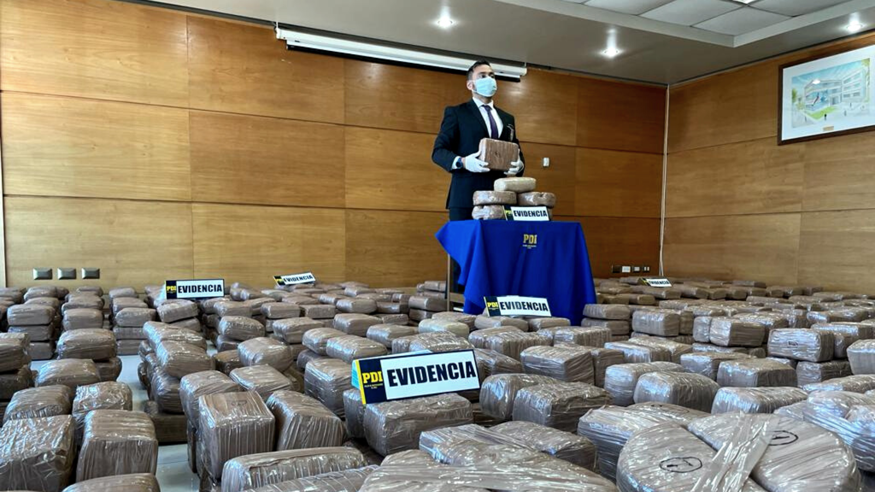 Crimen organizado: Cómo operan las bandas extranjeras que traen cargamentos de droga a Chile