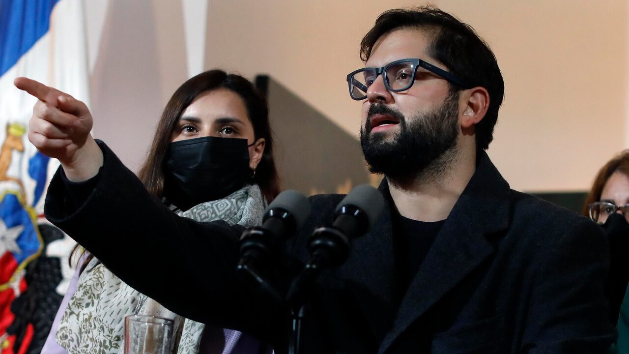 “Los problemas de la democracia se resuelven con más democracia”. Por Juan Luis Ossa