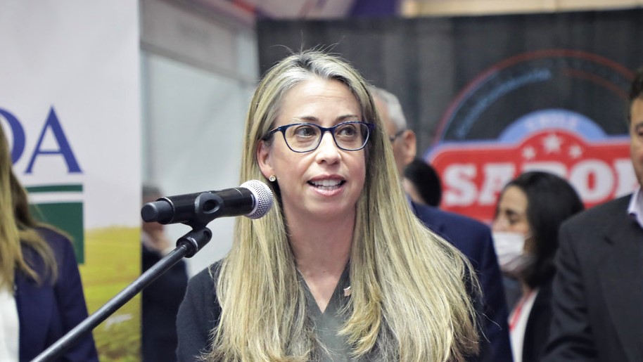 Embajadora de EE. UU. alerta por ladrones que abusan del visa waiver y dice que “toma nota” de las opiniones del Gobierno sobre el libre comercio y la inversión