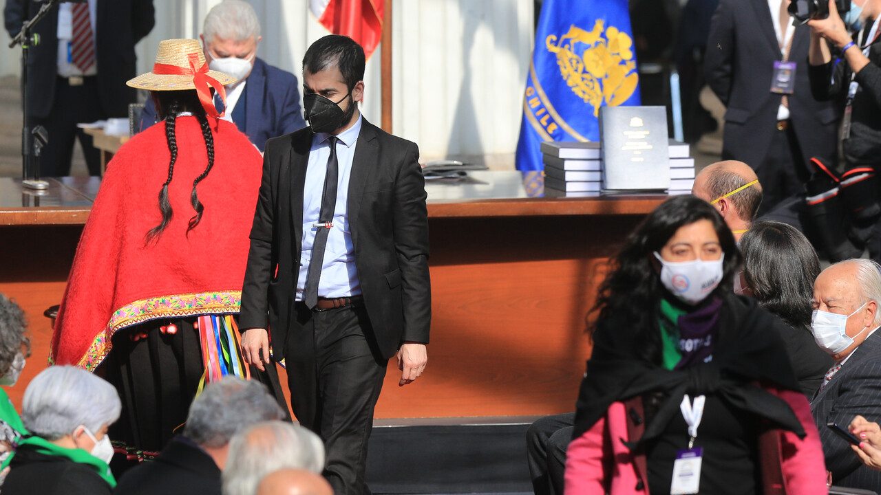 Los bochornos, rivalidades y excesos de la Convención que detalla Renato Garín en su libro “El fracaso”
