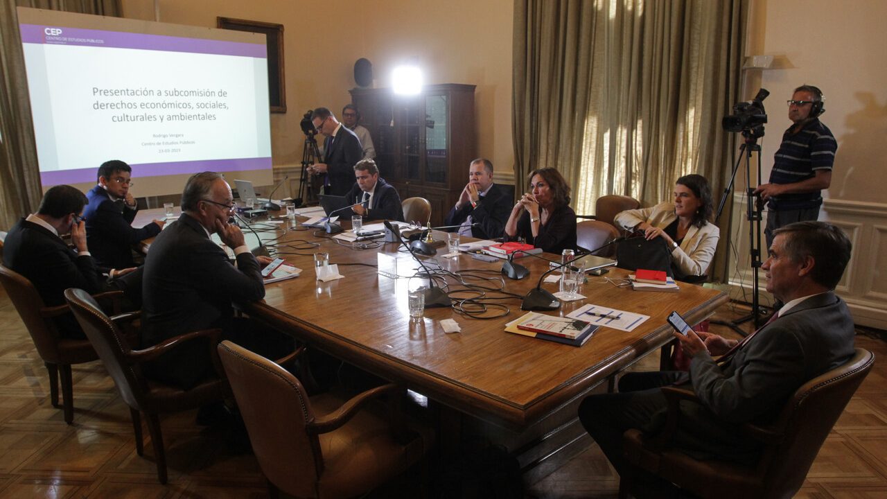 Comisión Experta: Primer quiebre dentro de las subcomisiones del proceso constitucional
