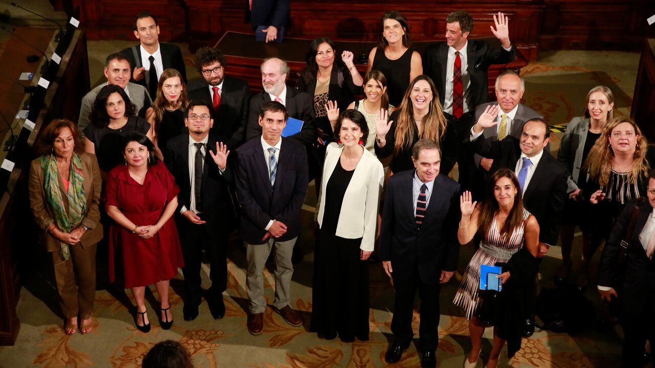 La instalación y los primeros debates de la Comisión Experta