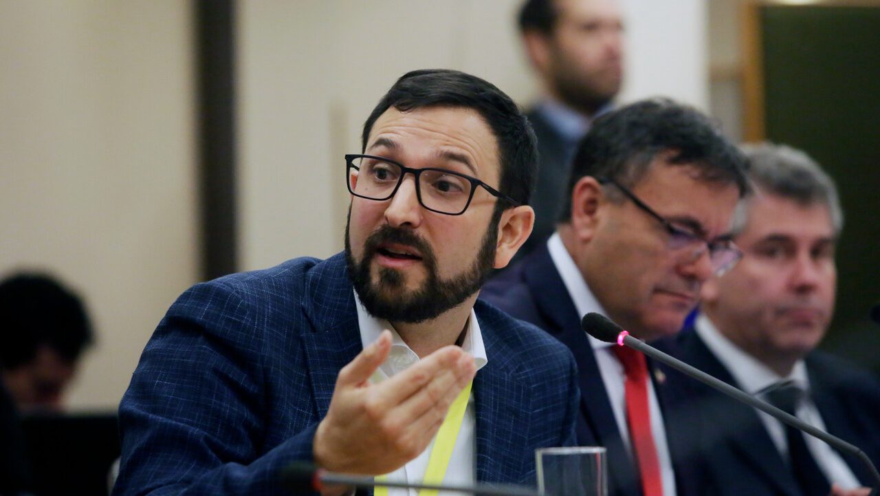 “No es una manito de pintura”: Cómo Crispi defendió el convenio de la Fundación ProCultura por $630 millones para pintar 3 fachadas en Antofagasta
