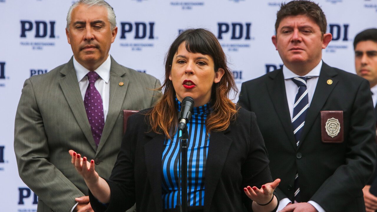 Perfil: El estilo y las polémicas de Constanza Martínez, la delegada presidencial a la que interpeló Chomalí