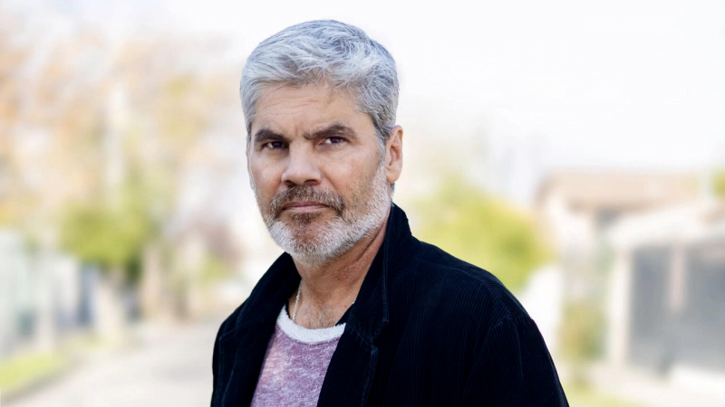 Juan Cristóbal Guarello: “Hay una cosa muy beata en la manera en que el Gobierno aborda las barras bravas”