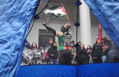 Acampe y tomas en la U. de Chile: La fuerza pública debe desalojar. Por Lucy Oporto Valencia