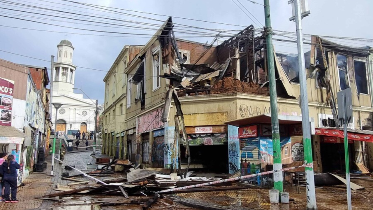 El Estado como botín de guerra y la ruina de Valparaíso: depredación, tierra de nadie, un final. Por Lucy Oporto Valencia