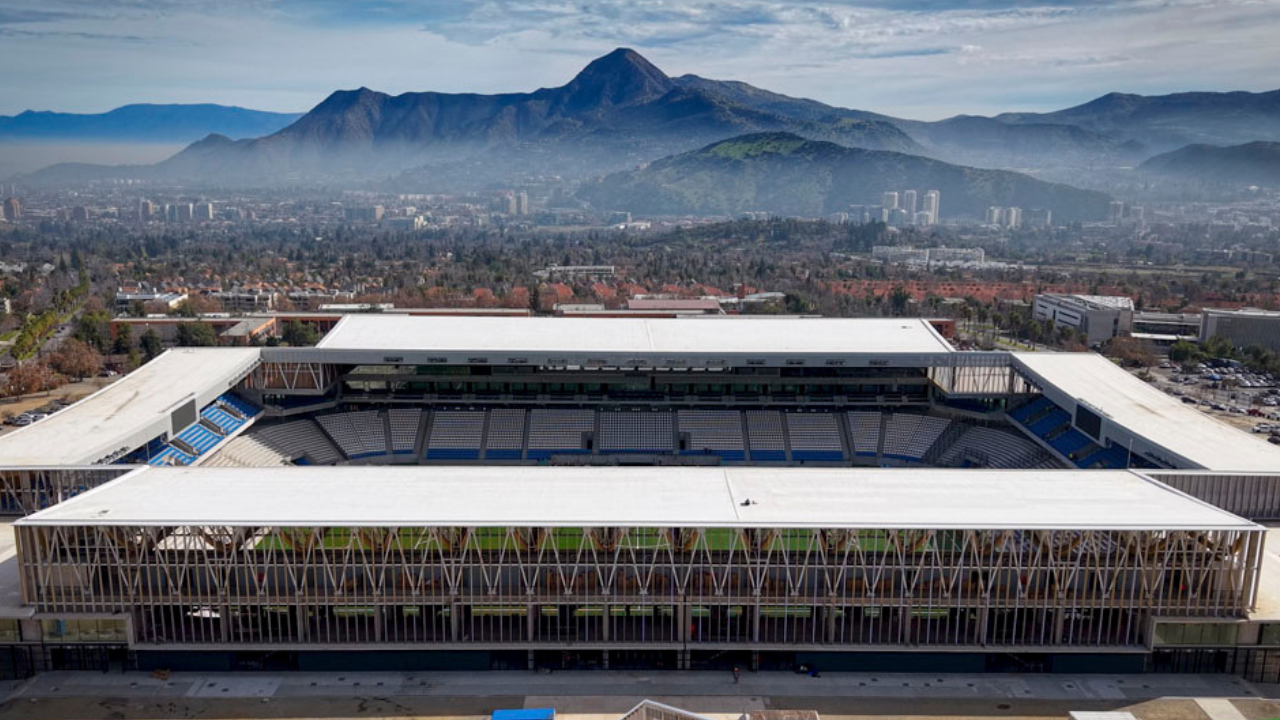 Dirección de Obras Municipales rechaza respuesta de la UC y el club no podrá jugar en el nuevo Claro Arena