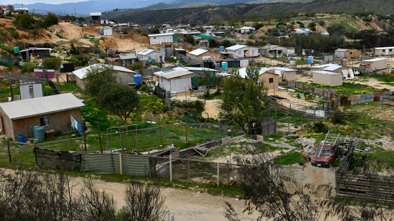 Un terreno manchado con sangre, una narcotoma y una larga agonía: encarnaciones de un Estado fallido. Por Lucy Oporto Valencia