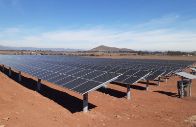 Qué hay detrás del proyecto solar con baterías de litio que impulsa SQM en Tarapacá