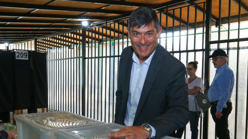 El singular estilo, redes y promesas que llevaron a Franco Parisi a sorprender nuevamente con un tercer lugar